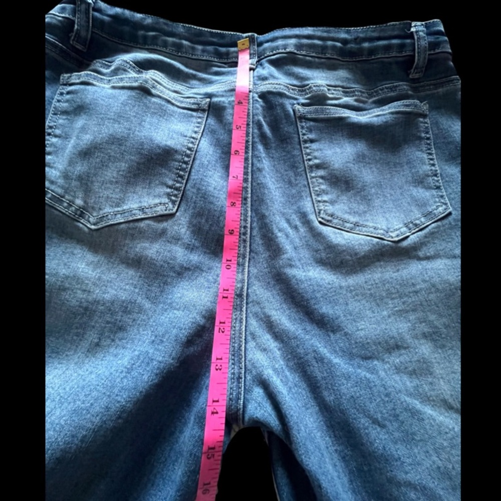 BACCINI Cropped Ankle Jeans with Ruffled Distressed Hem. Size 12 Inseam 25” - Picture 13 of 14